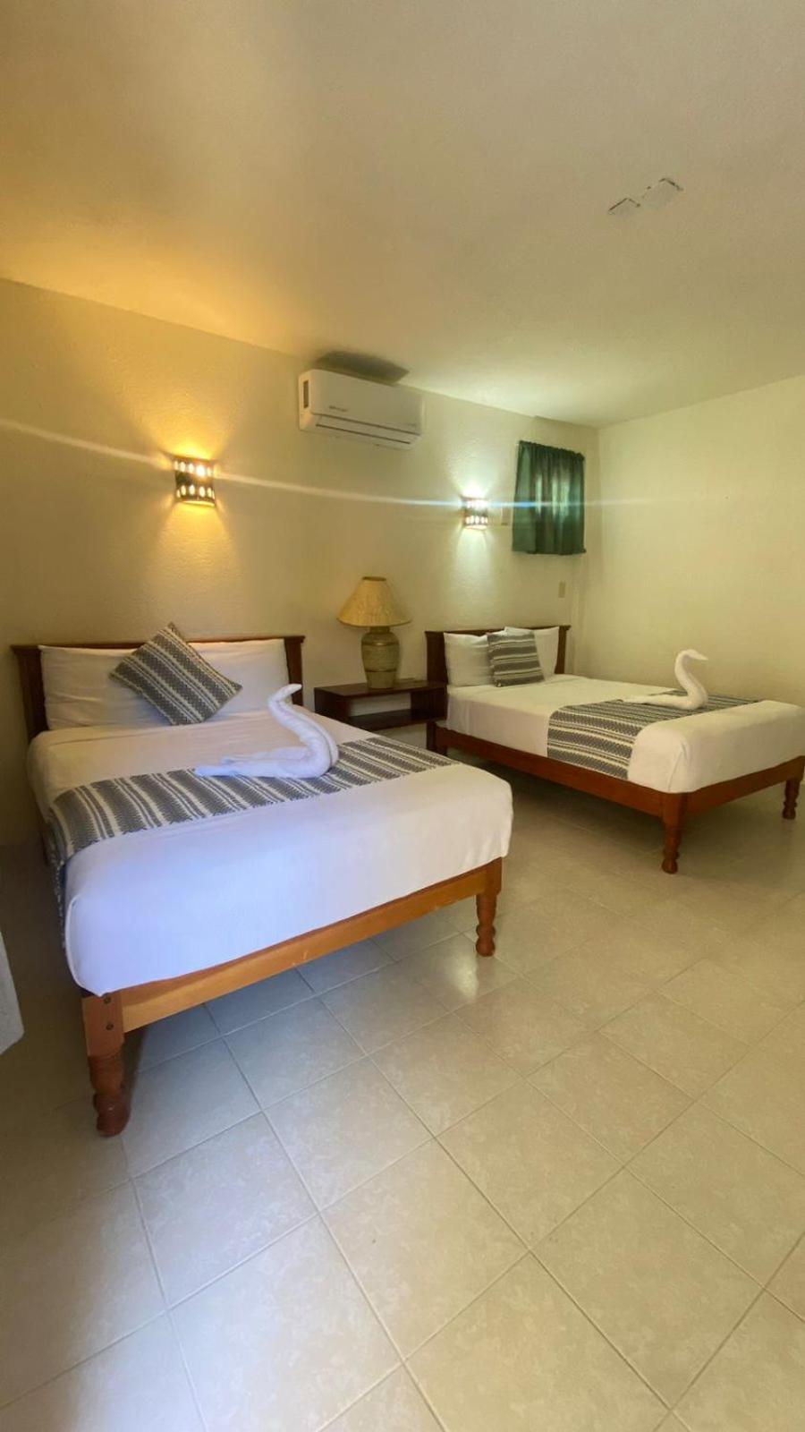 Hotel Villas Ema Сиуатанехо Екстериор снимка