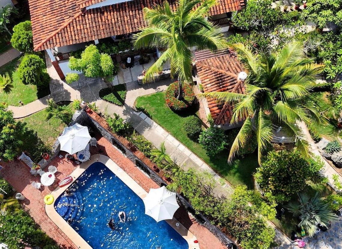 Hotel Villas Ema Сиуатанехо Екстериор снимка