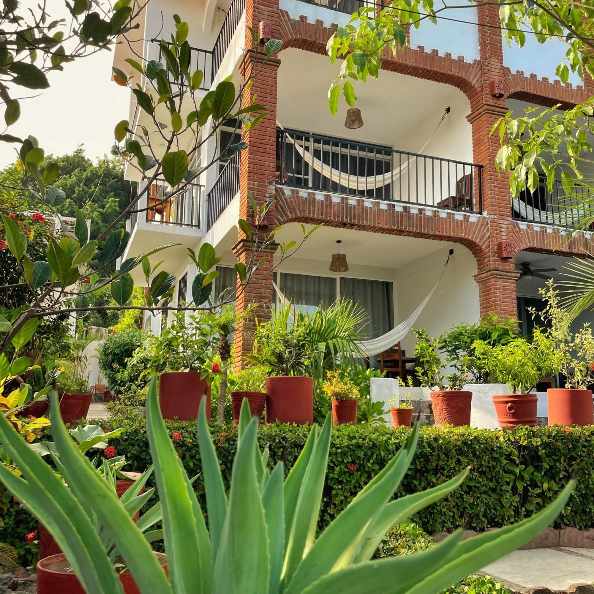 Hotel Villas Ema Сиуатанехо Екстериор снимка