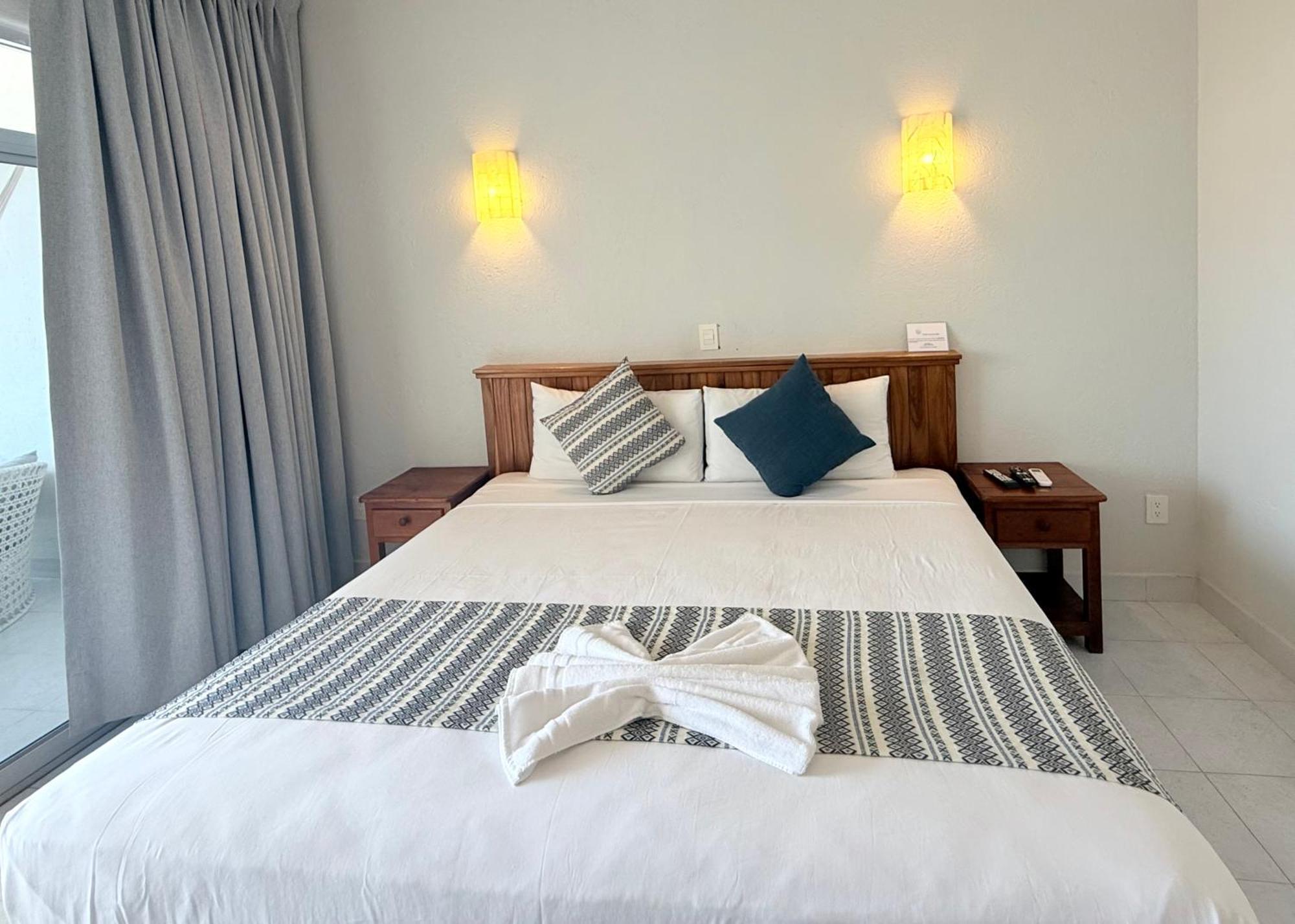 Hotel Villas Ema Сиуатанехо Екстериор снимка