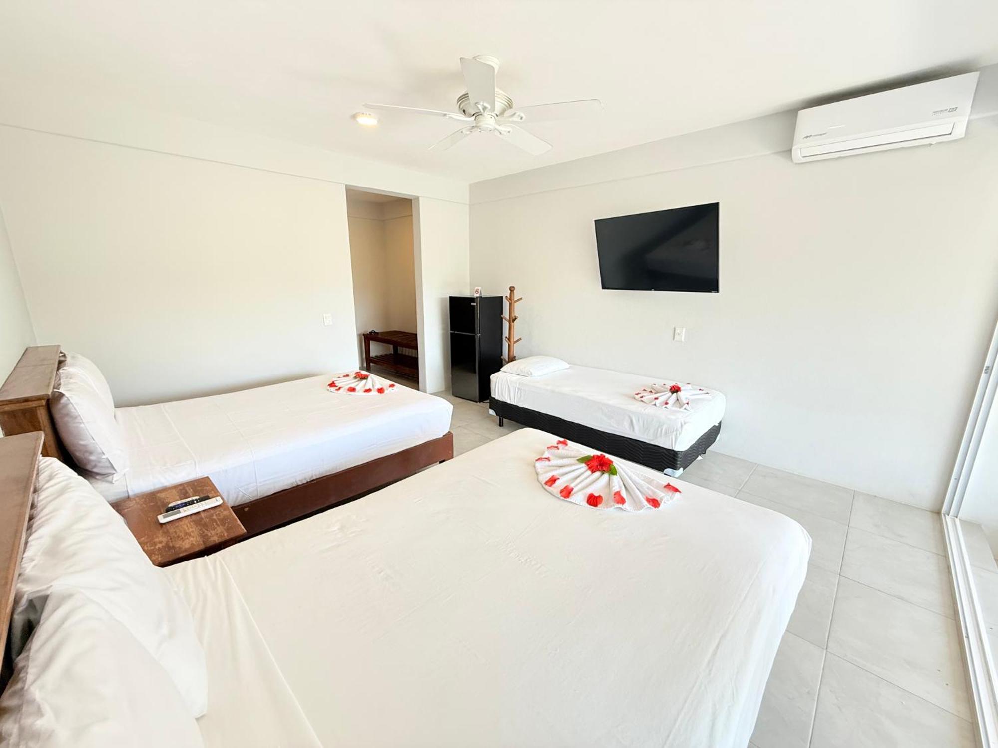 Hotel Villas Ema Сиуатанехо Екстериор снимка