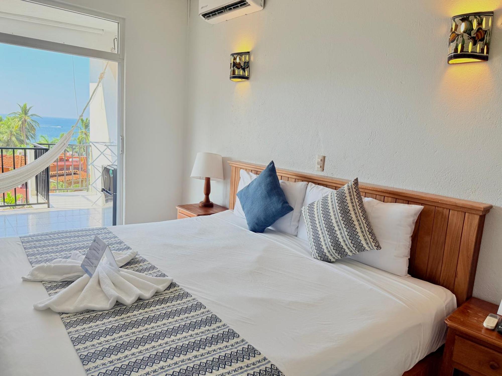 Hotel Villas Ema Сиуатанехо Екстериор снимка